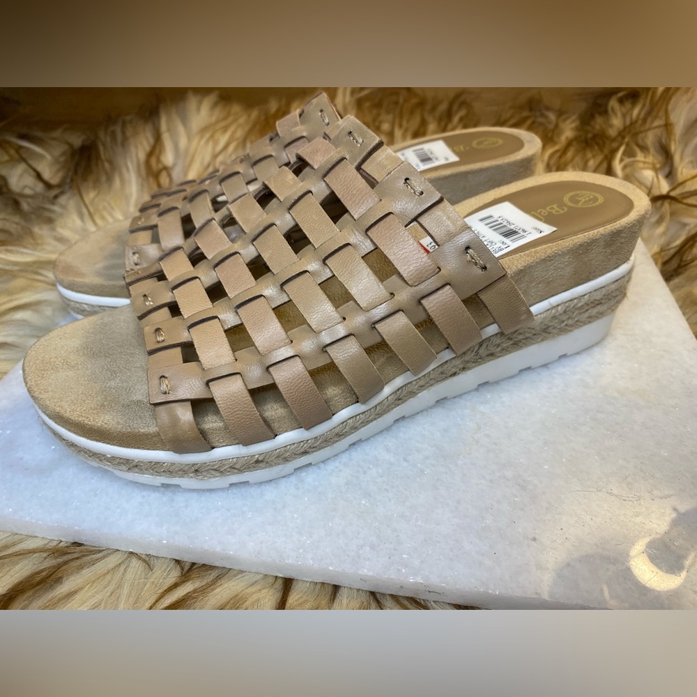 New.  Bella Vita Oaklynn Leather Slip on Wedge Sandals. Sz 8.